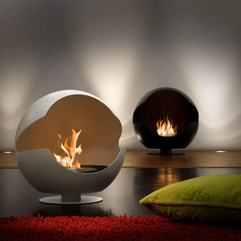 Cheminées sphériques dans un intérieur lumineux