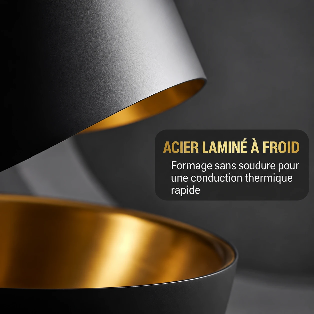 Acier noir mat et intérieur doré pour une esthétique premium